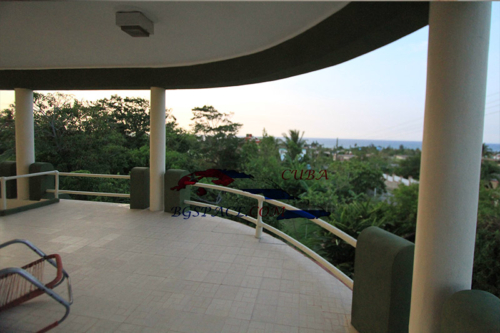 Къща за гости с басейн в Куба