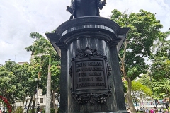 Паметника на Боливар